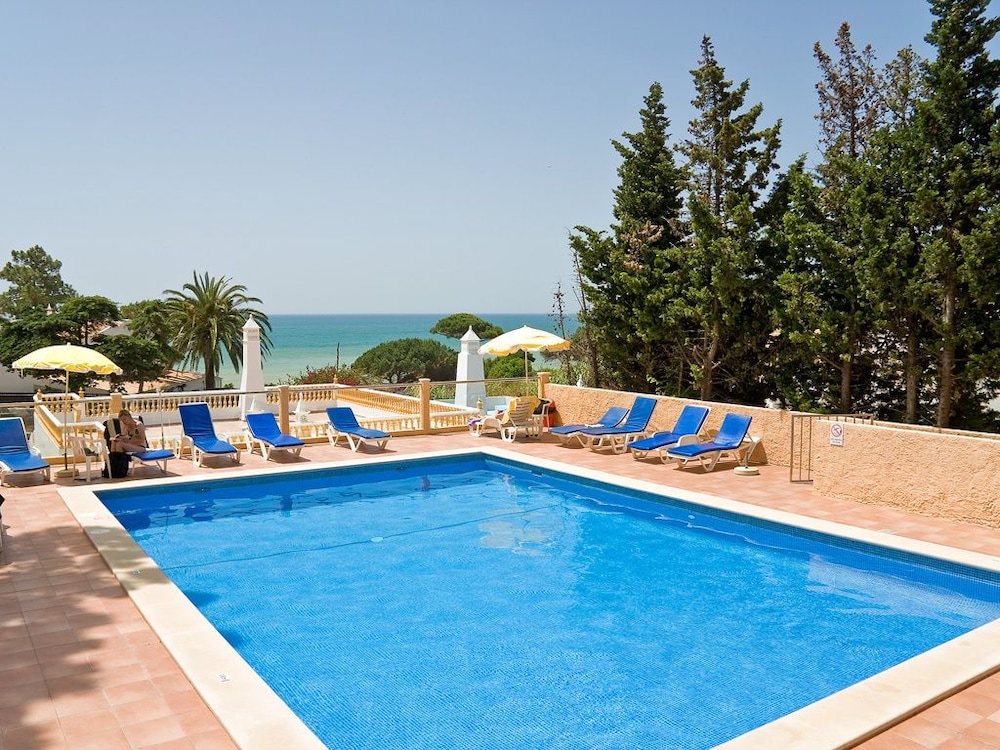 Apartamentos do Parque — Swimming pool in Albufeira, Faro