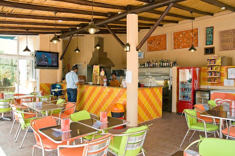 Apartamentos do Parque — Restaurant & bars in Albufeira, Faro