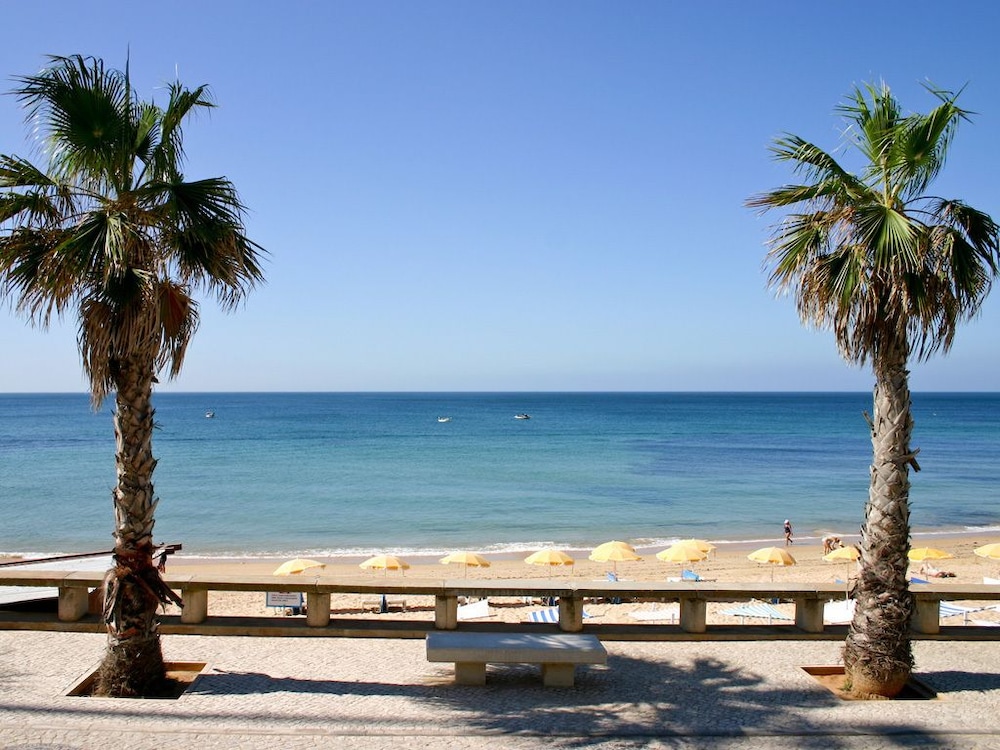 Apartamentos do Parque — Beach in Albufeira, Faro