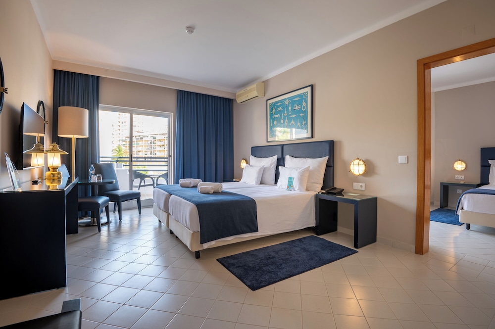 Vila Gale Nautico Resort Hotel — Hotel rooms in Armação de Pêra, Faro