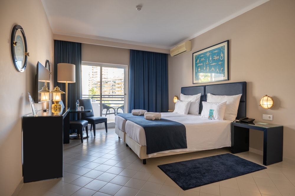 Vila Gale Nautico Resort Hotel — Hotel rooms in Armação de Pêra, Faro