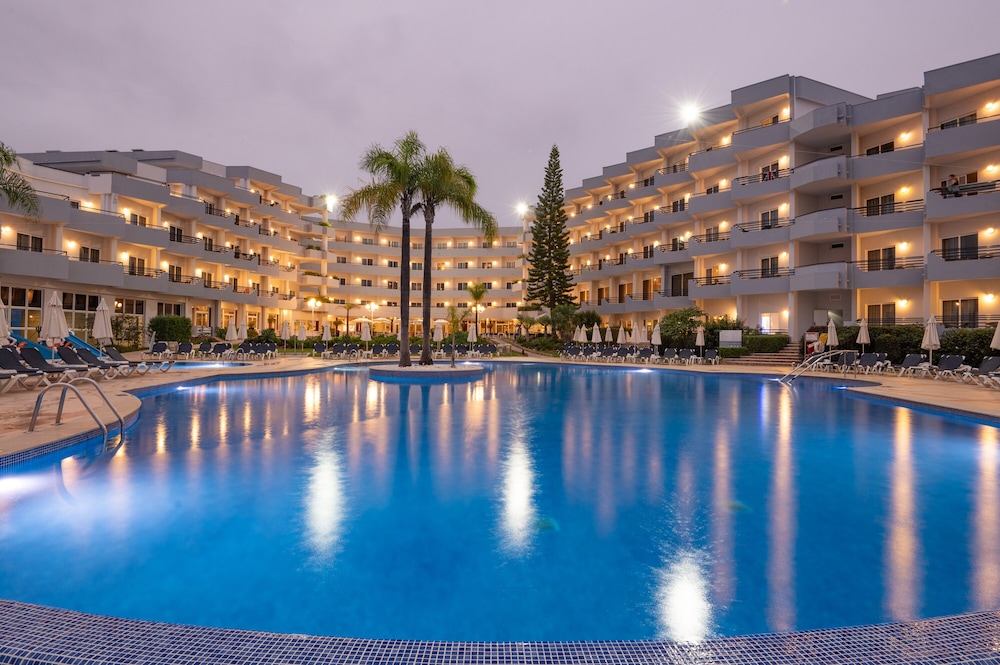 Vila Gale Nautico Resort Hotel — Swimming pool in Armação de Pêra, Faro