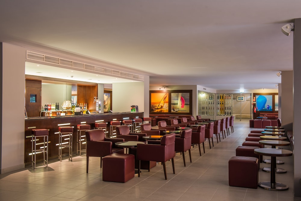 Vila Gale Nautico Resort Hotel — Restaurant & bars in Armação de Pêra, Faro