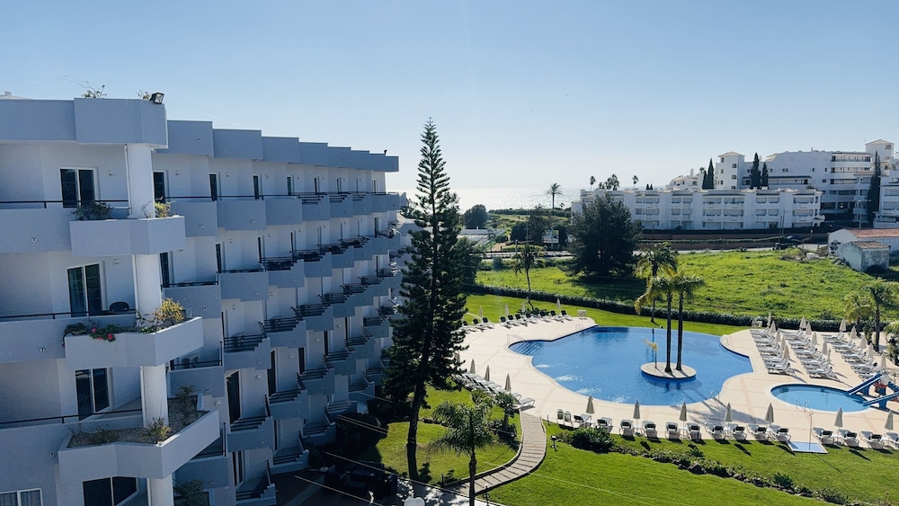 Vila Gale Nautico Resort Hotel — Hotel building in Armação de Pêra, Faro