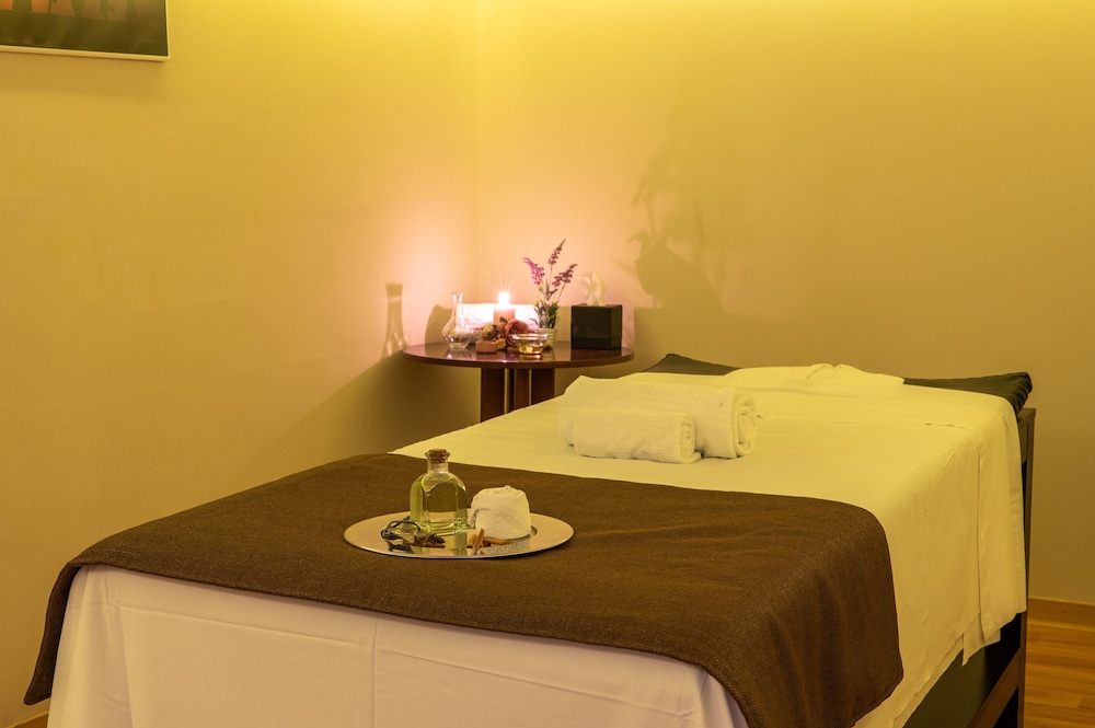 Vila Gale Nautico Resort Hotel — Hotel rooms in Armação de Pêra, Faro
