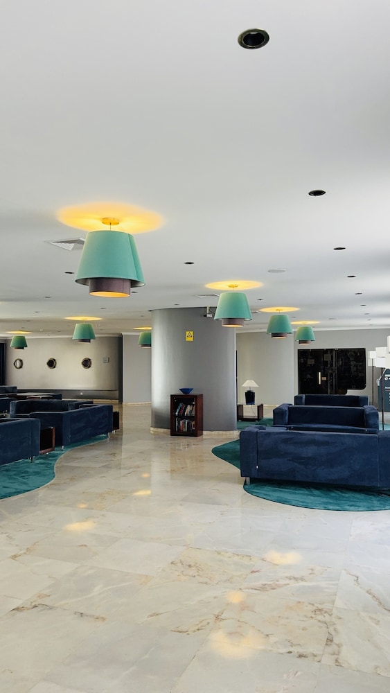Vila Gale Nautico Resort Hotel — Hotel building in Armação de Pêra, Faro