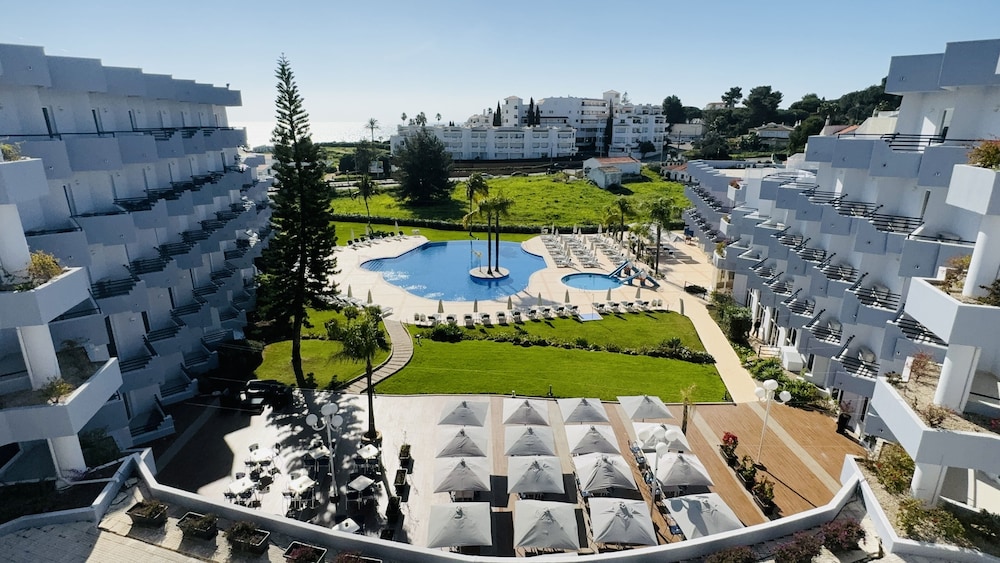 Vila Gale Nautico Resort Hotel — Swimming pool in Armação de Pêra, Faro