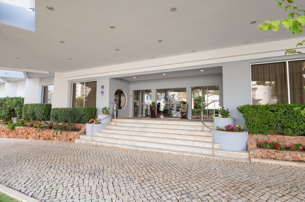 Vila Gale Nautico Resort Hotel — Hotel building in Armação de Pêra, Faro