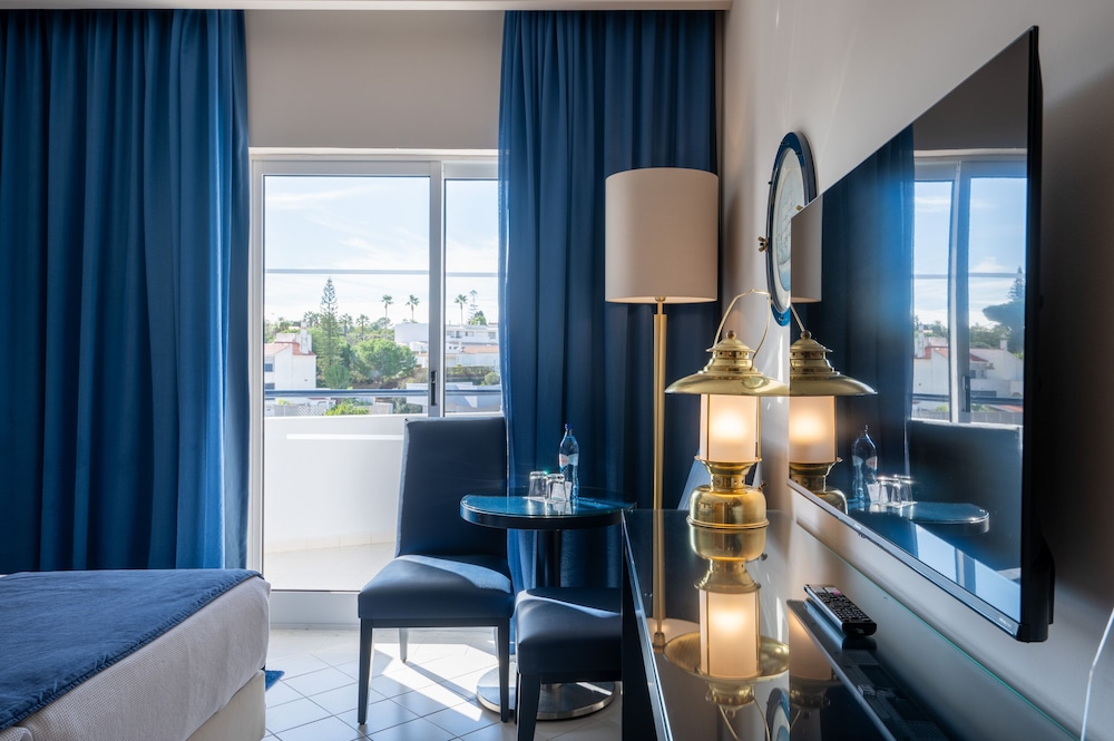 Vila Gale Nautico Resort Hotel — Hotel rooms in Armação de Pêra, Faro