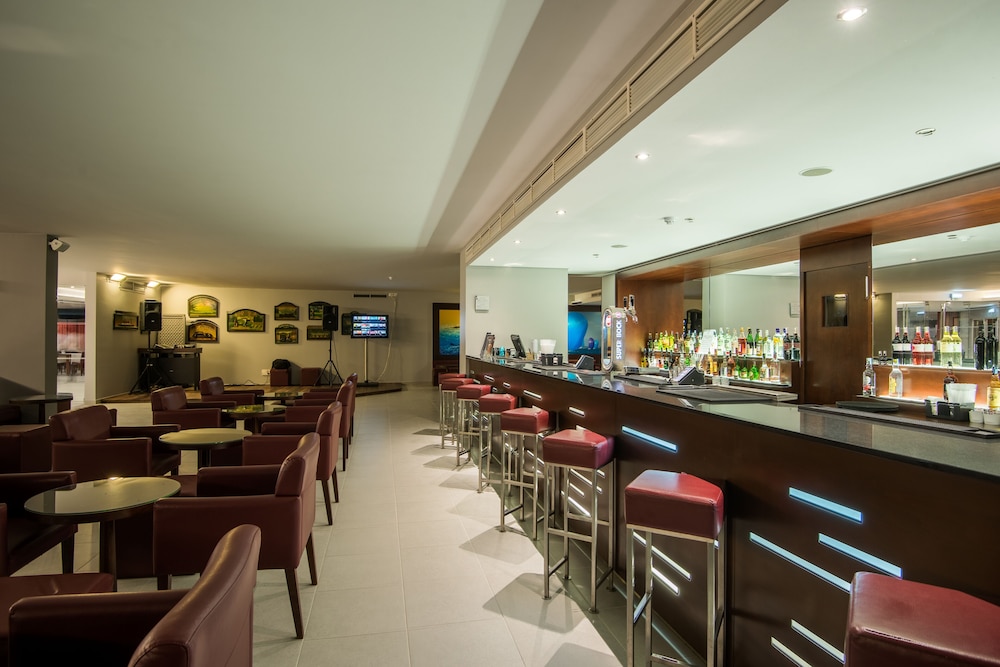 Vila Gale Nautico Resort Hotel — Restaurant & bars in Armação de Pêra, Faro