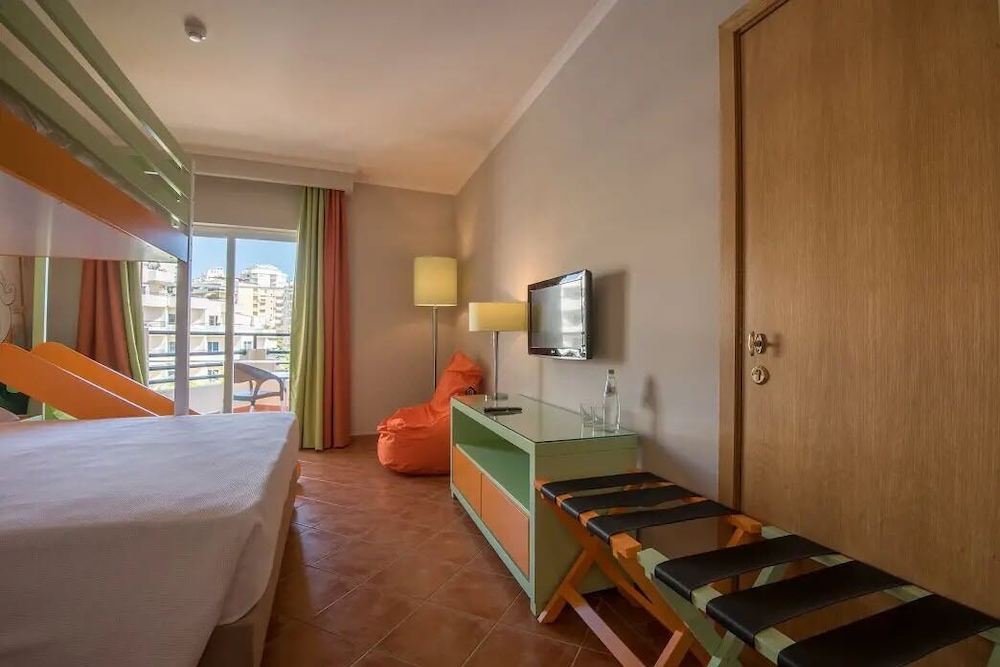 Vila Gale Nautico Resort Hotel — Hotel rooms in Armação de Pêra, Faro
