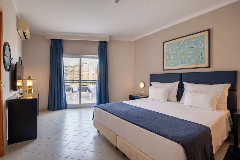 Vila Gale Nautico Resort Hotel — Hotel rooms in Armação de Pêra, Faro