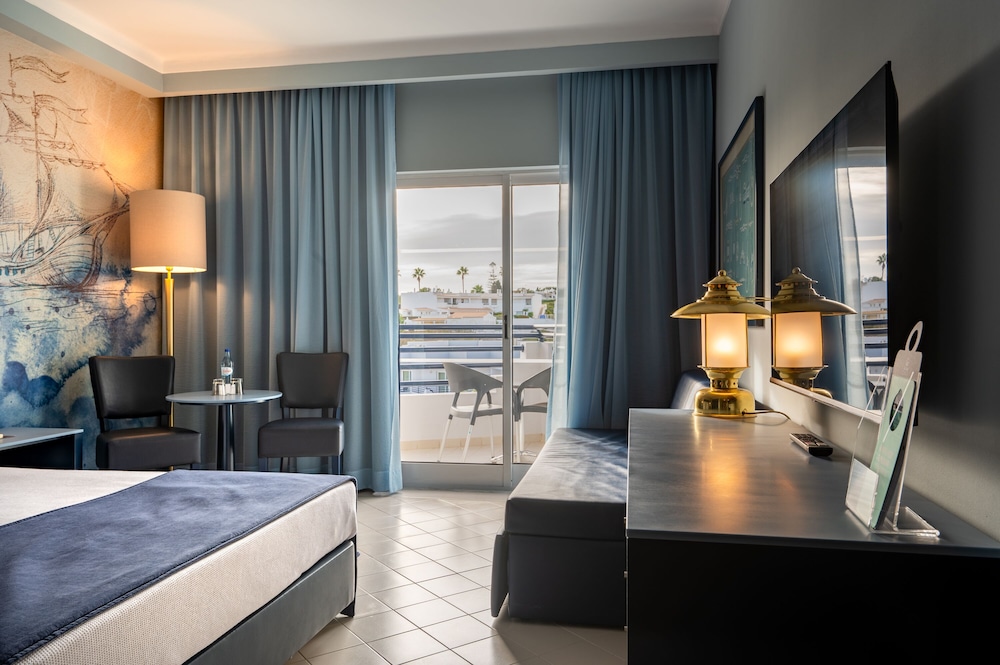 Vila Gale Nautico Resort Hotel — Hotel rooms in Armação de Pêra, Faro
