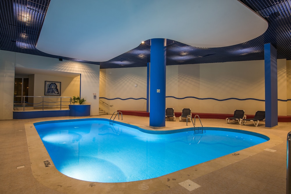 Vila Gale Nautico Resort Hotel — Swimming pool in Armação de Pêra, Faro