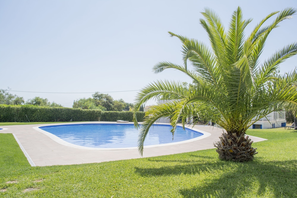 Carvoeiro Garden Hotel — Swimming pool in Carvoeiro, Faro