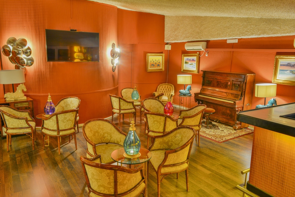 Carvoeiro Garden Hotel — Restaurant & bars in Carvoeiro, Faro