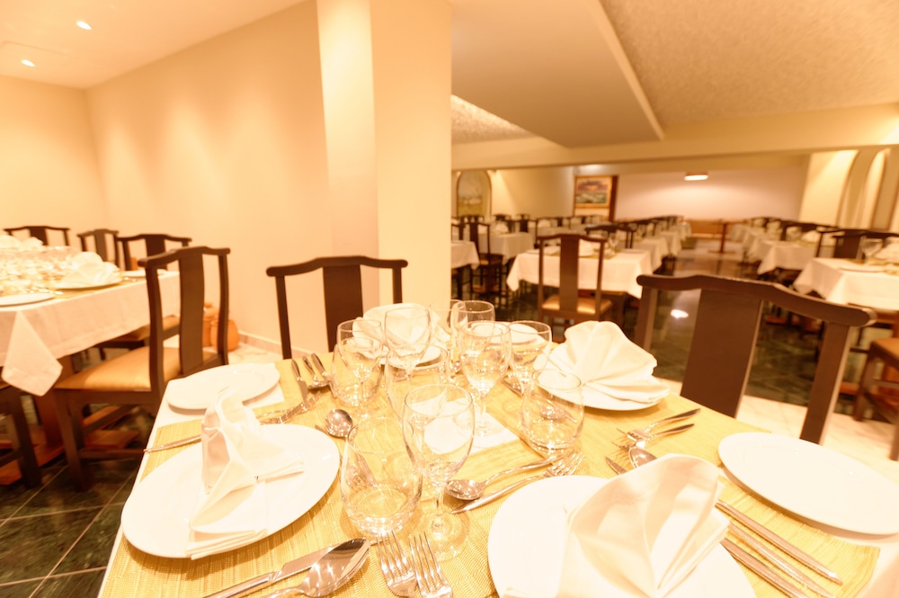 Carvoeiro Garden Hotel — Restaurant & bars in Carvoeiro, Faro