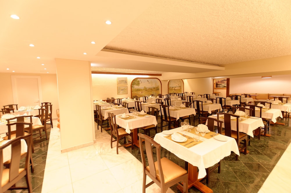 Carvoeiro Garden Hotel — Restaurant & bars in Carvoeiro, Faro