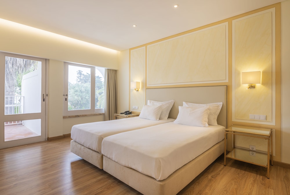 Carvoeiro Garden Hotel — Hotel rooms in Carvoeiro, Faro