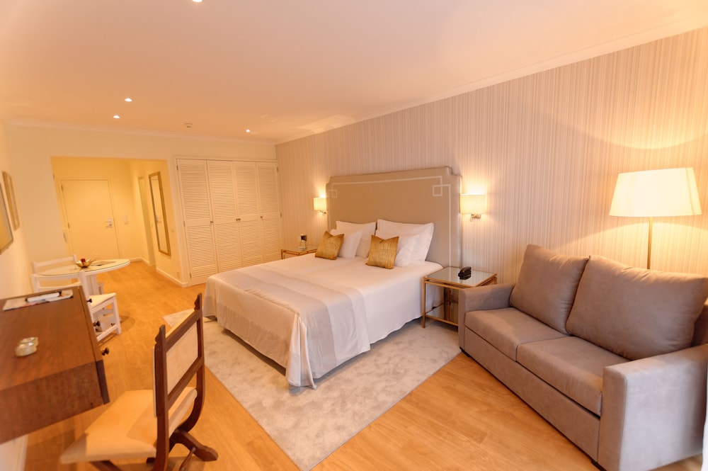Carvoeiro Garden Hotel — Hotel rooms in Carvoeiro, Faro