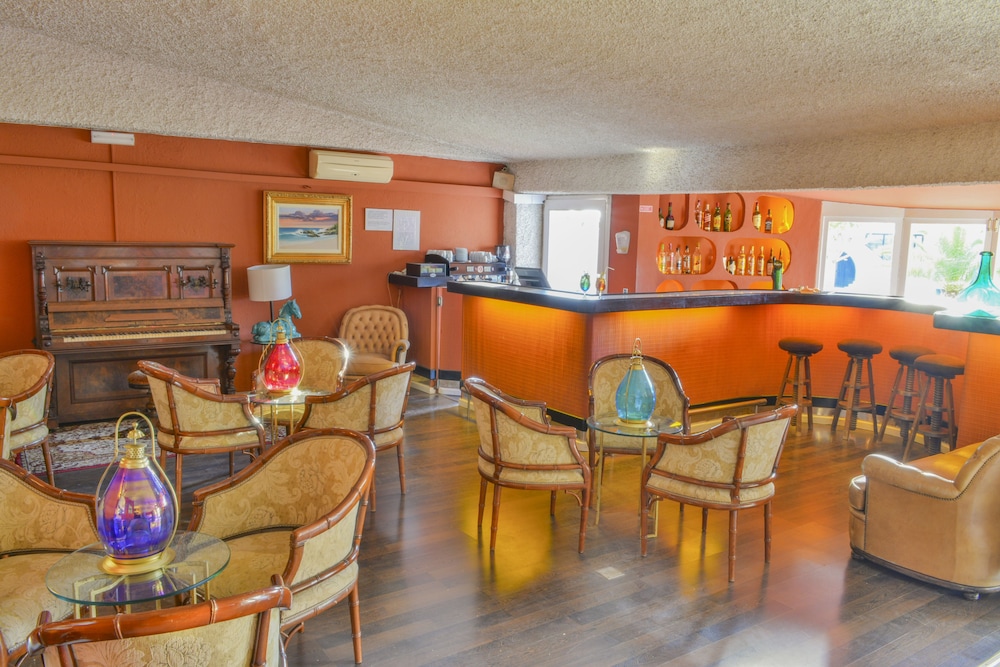 Carvoeiro Garden Hotel — Restaurant & bars in Carvoeiro, Faro