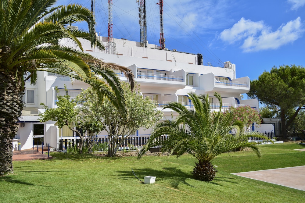 Carvoeiro Garden Hotel — Hotel building in Carvoeiro, Faro