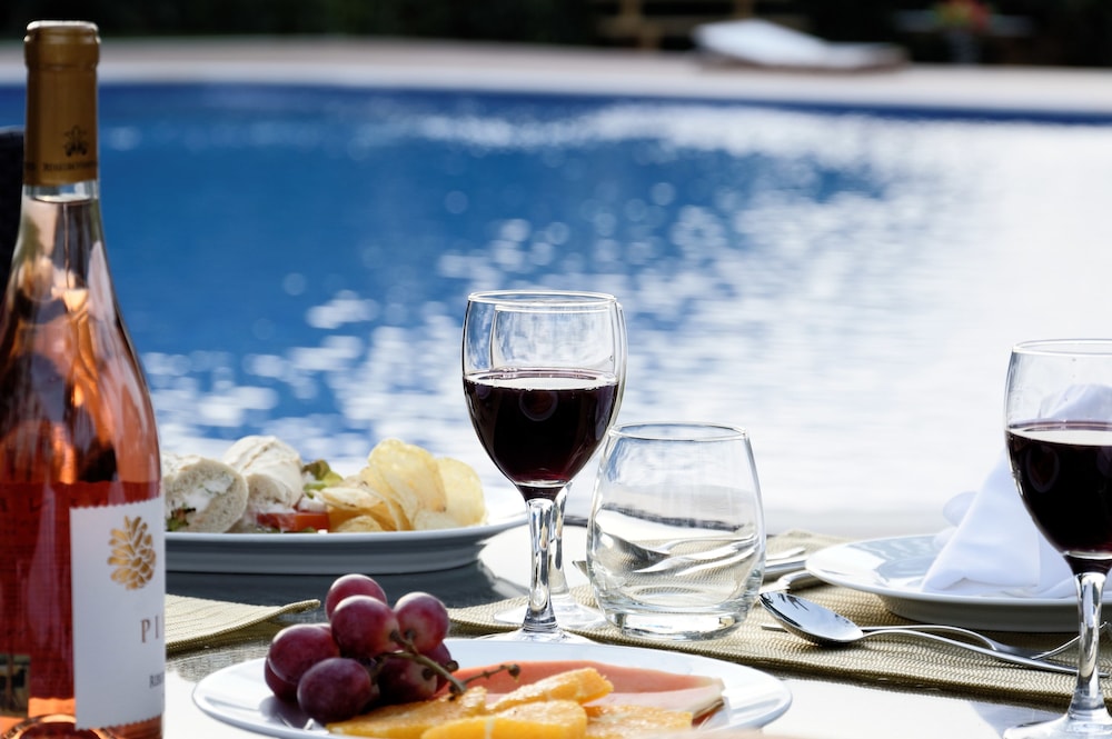 Carvoeiro Garden Hotel — Swimming pool in Carvoeiro, Faro
