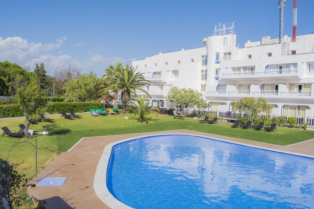 Carvoeiro Garden Hotel — Main photo in Carvoeiro, Faro