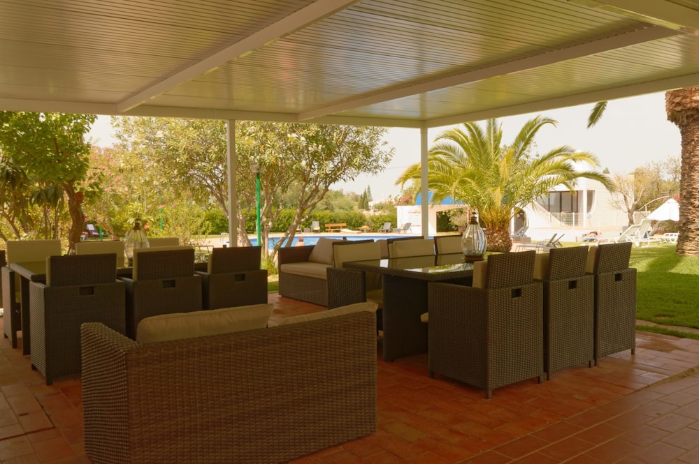 Carvoeiro Garden Hotel — Swimming pool in Carvoeiro, Faro