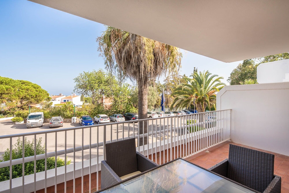Carvoeiro Garden Hotel — Hotel rooms in Carvoeiro, Faro