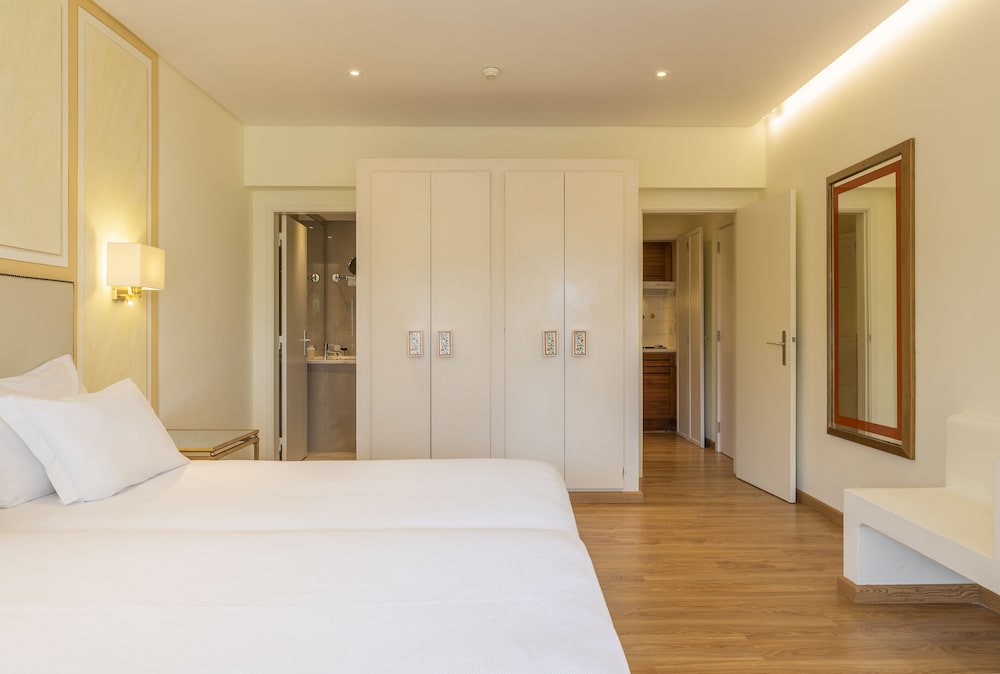 Carvoeiro Garden Hotel — Hotel rooms in Carvoeiro, Faro