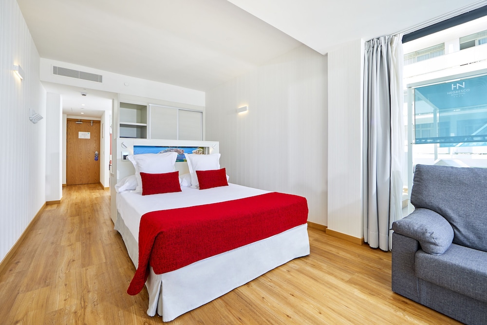 Hotel Negresco Playa de Palma - Adults Only — Hotel rooms in Playa de Palma, Balearic Islands