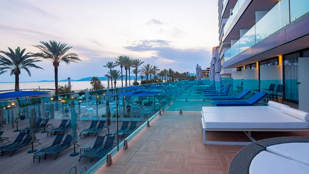 Hotel Negresco Playa de Palma - Adults Only — Hotel building in Playa de Palma, Balearic Islands