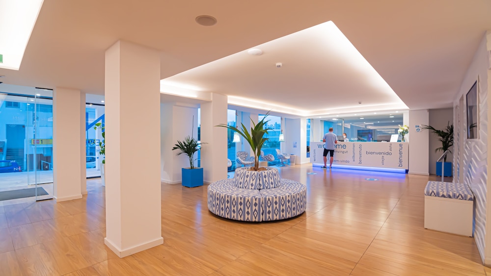 Hotel Negresco Playa de Palma - Adults Only — Hotel building in Playa de Palma, Balearic Islands
