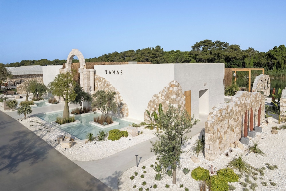 Titanic Deluxe Golf Belek — Restaurant in Belek