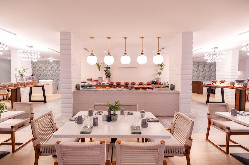 Hyatt Regency Aruba Resort and Casino — Restaurant & bars in Noord, Aruba
