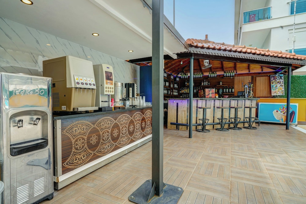 Kleopatra Arsi Hotel — Restaurant & bars in Alanya