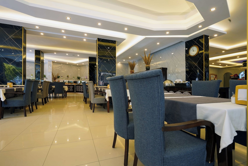 Kleopatra Arsi Hotel — Restaurant & bars in Alanya