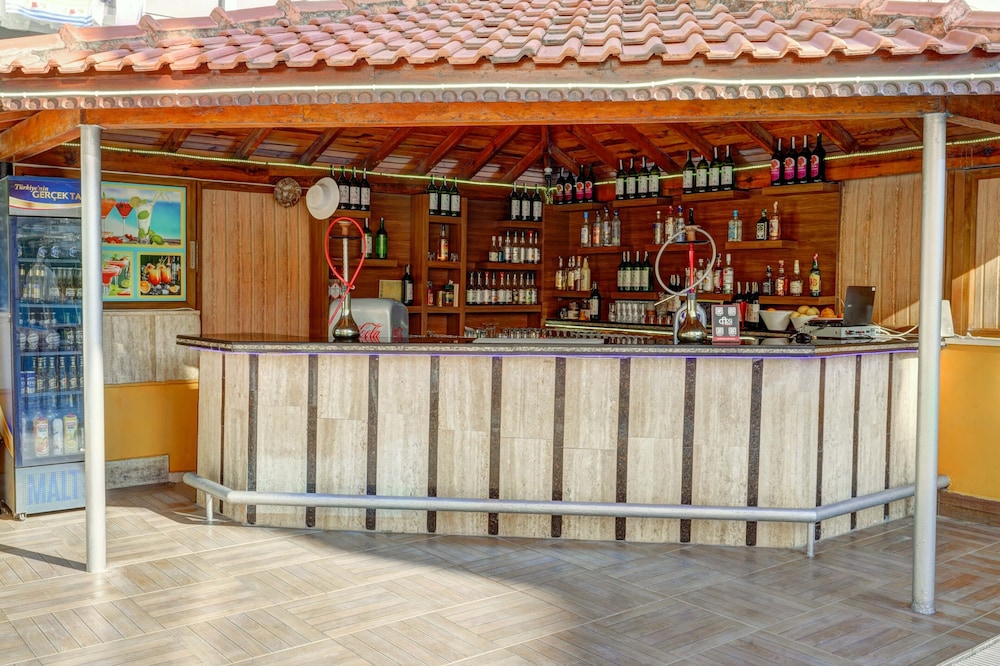 Kleopatra Arsi Hotel — Restaurant & bars in Alanya