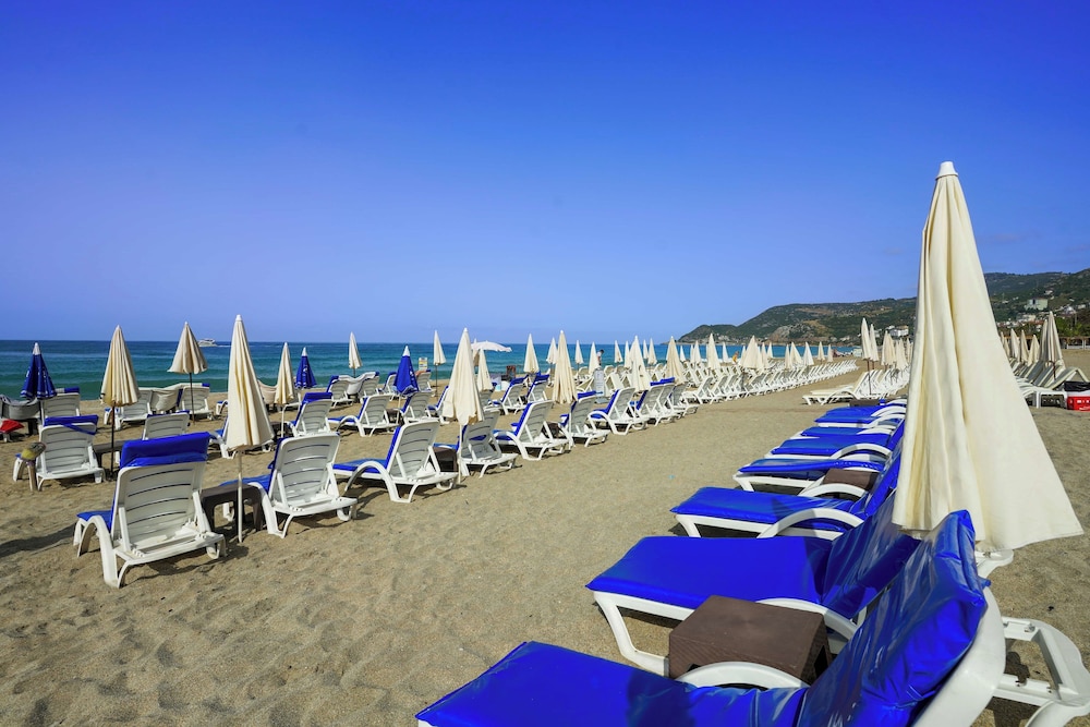 Kleopatra Arsi Hotel — Beach in Alanya