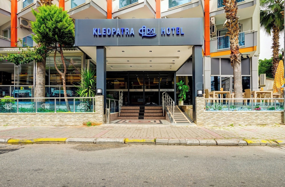 Kleopatra Arsi Hotel — Hotel building in Alanya