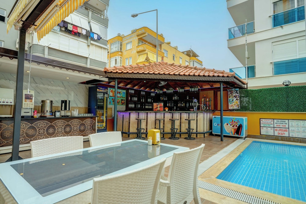 Kleopatra Arsi Hotel — Restaurant & bars in Alanya