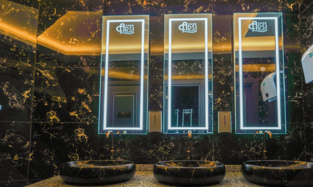 Kleopatra Arsi Hotel — Restaurant & bars in Alanya
