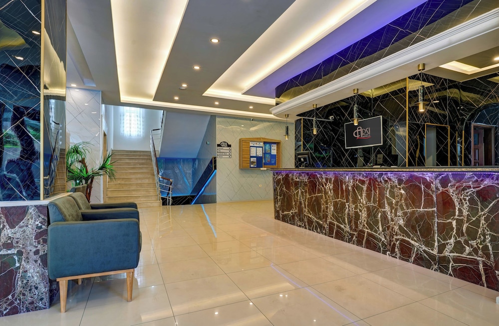 Kleopatra Arsi Hotel — Hotel building in Alanya