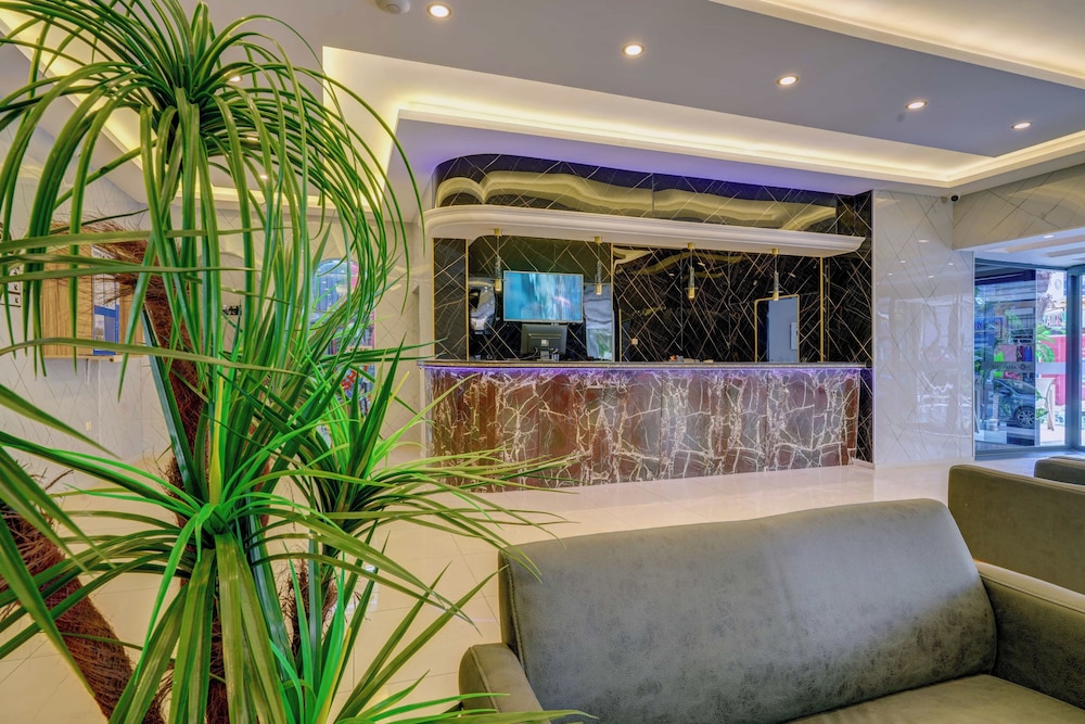 Kleopatra Arsi Hotel — Hotel building in Alanya