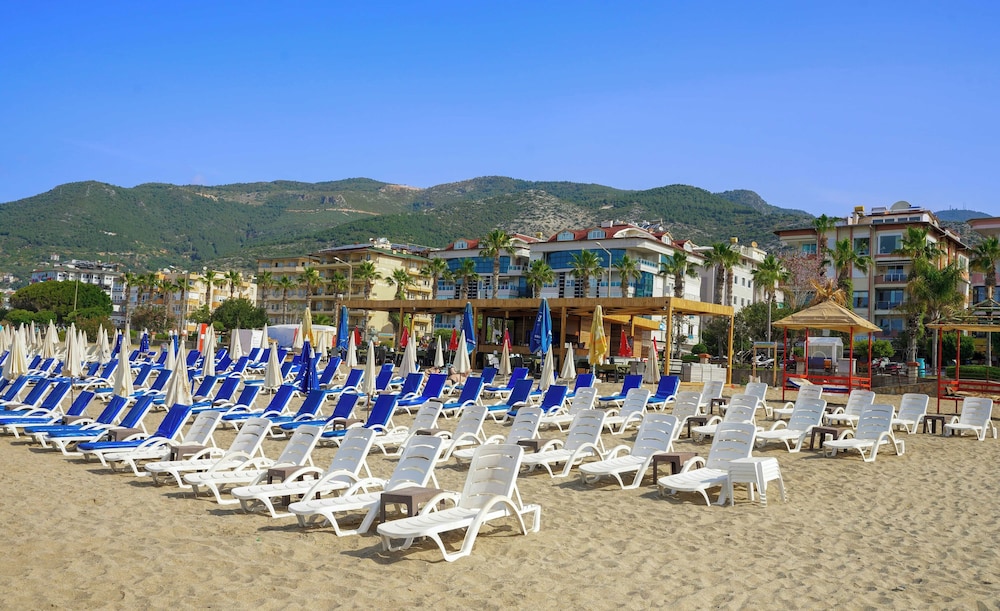Kleopatra Arsi Hotel — Beach in Alanya