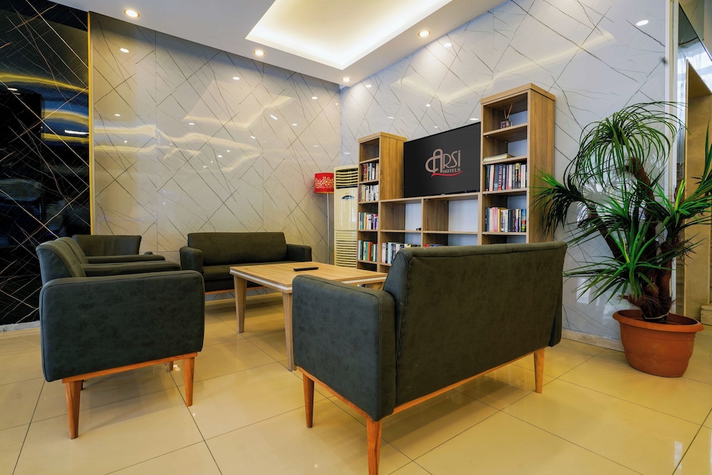 Kleopatra Arsi Hotel — Hotel building in Alanya