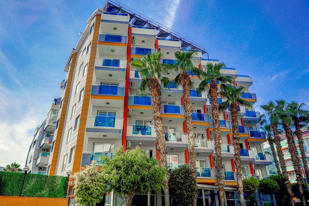 Kleopatra Arsi Hotel — Hotel building in Alanya
