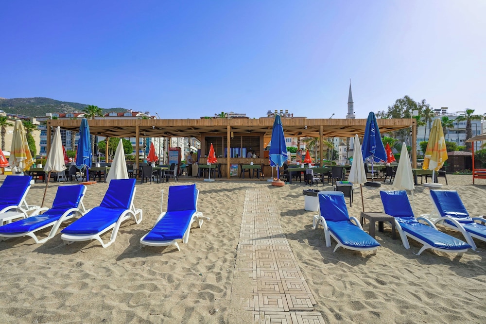Kleopatra Arsi Hotel — Beach in Alanya
