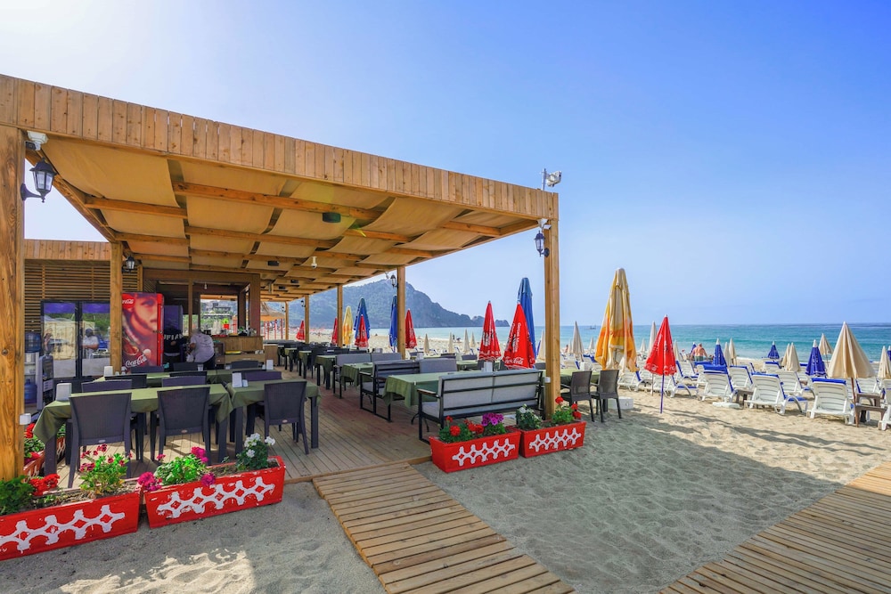 Kleopatra Arsi Hotel — Restaurant & bars in Alanya